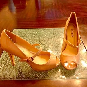 Women’s nude peep-toe heels